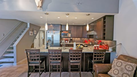 The kitchen counter with seating for 4