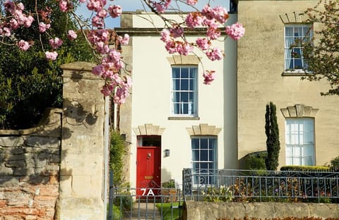 7a Cathedral Green, a charming Grade II listed house overlooking the Cathedral