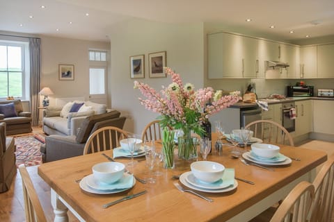 Pathhead Farmhouse - dining table in open plan living area