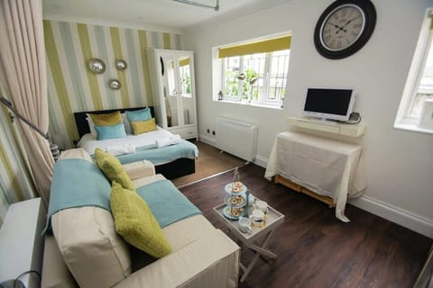 Lovingly designed bright and airy, first floor studio sleeping up to four (two adults), in the heart of Brighton’s shopping district. Only a short walk from the train station, the studio is close to The Lanes,  seafront, shopping area and eateries.