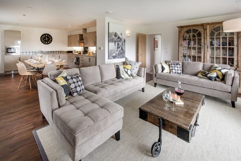 Granary - open-plan kitchen and living area on the lower ground floor