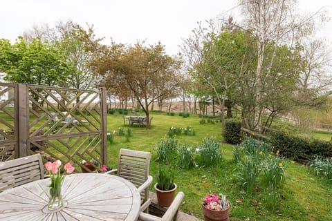 The Wheel House - large shared garden with outdoor table and chairs