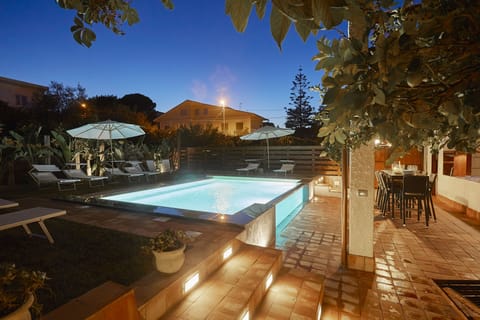 pool area, cafe & solarium