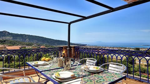 Equipped, panoramic terrace