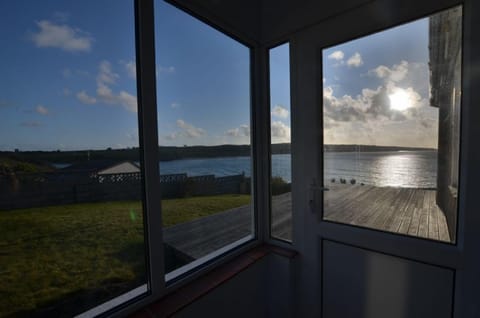 Conservatory with dining table.