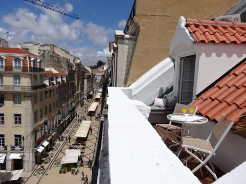 You will be amazed with the rooftop and its absolutely breathtaking view over downtown Rossio square, Augusta Street, Santa Justa Lift, Terreiro do Paço, the Tagus River, to name but a few!