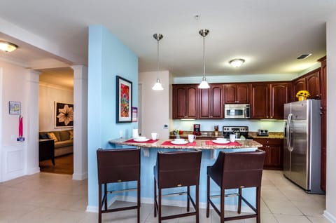Culinary heaven of the condo in Orlando - Plenty of space to work according to your ease - Sufficient storage space - Fully equipped with accessories - High chairs available - Beautiful decoration