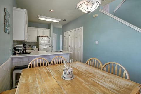 Dining area - bright and inviting dining area that opens directly to the kitchen- perfect for intimate family dinners