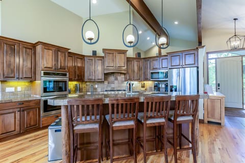 Kitchen - Main Level