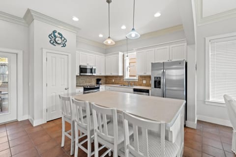 Kitchen with Breakfast Bar