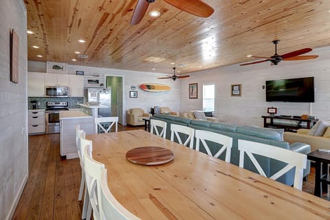 Dining area - The kitchen, dining, and living areas blend seamlessly for a bright and airy feel