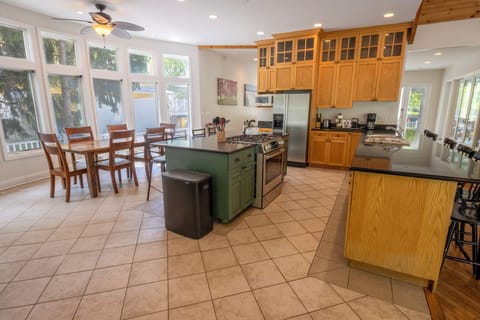 Main Level | Kitchen | Dining