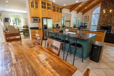 Main Level | Kitchen | Dining