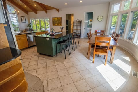 Main Level | Kitchen | Dining