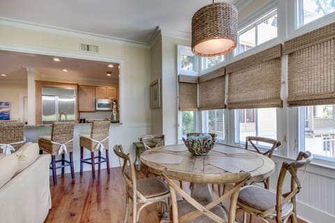 Second Floor: Dining