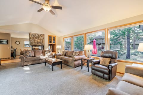 Living Room w/ Sofa Sleeper - Main Level