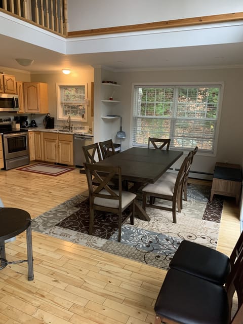 Dinning table / Kitchen