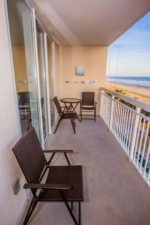 Large balcony with seating to enjoy the day!!!