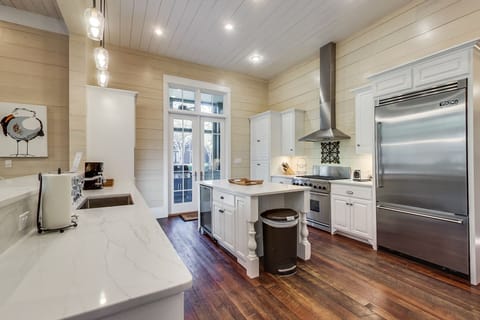 First Floor: Kitchen