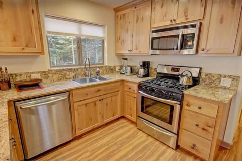 Blender, toaster, coffee maker, teapot. It's all there!