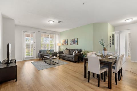 Sublime living area of the condo in Orlando - Experience the modern comfort while relaxing in the spacious living area - Relax and unwind in this inviting space designed for cozy evening with amazing sofa arrangement - Create unforgettable memories