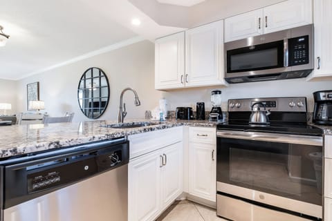 The Islander 117 Fully Equipped Kitchen Vacation Rental Destin