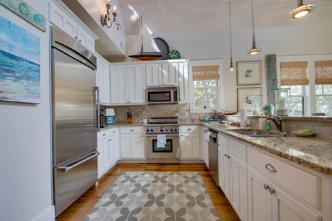 First Floor: Kitchen