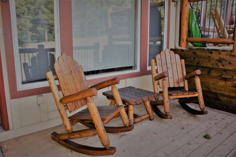 Beautiful Outdoor Sitting Area next to Four O'Clock Run