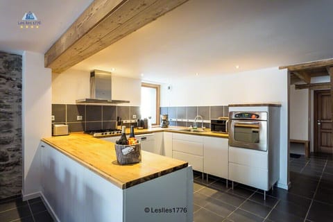 Gas stove, electric oven, microwave, extractor hood. Dishwasher, washer/dryer..