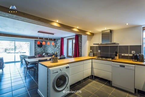 Fully equipped modern kitchen - including fondue and raclette sets, of course!