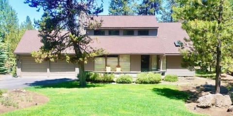 Beautiful large front yard.  Bring your badminton set!