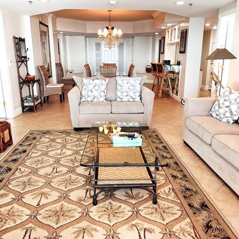 Living Room View to Entry