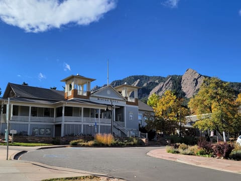 Chautauqua Dinning Hall with Flatirons behind