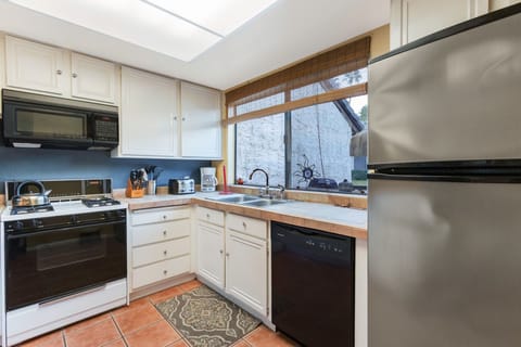 K0264 - Los Pueblos Serene Kitchen (3)