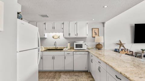 15-custom-22400FrontBeachRdUnit15-15