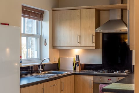 Kitchen with dishwasher, washer/drier, fridge, fridge freezer, microwave etc