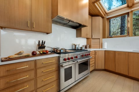 48" Wolf Gas Range. 4 gas burners, griddle and grill with 2 electric ovens.