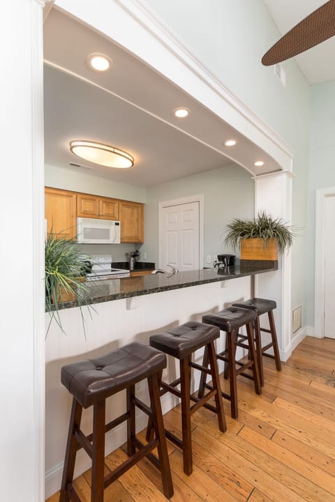 Breakfast bar with seating for four