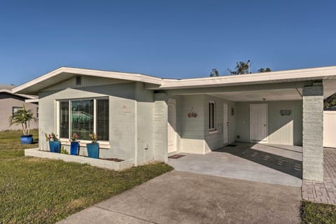 Venice Vacation Rental | 2BR | 1BA | 1,100 Sq Ft | Step-Free Access