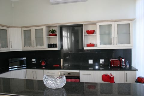 STYLISH MODERN KITCHEN