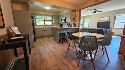 Kitchen has had updated countertops as of 9/25 upgrading to quartz