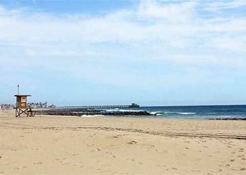 View towards Newport Pier
Short walk to the water!