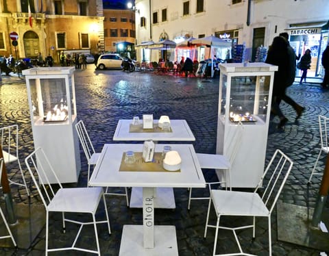 GINGER's restaurant outdoor tables on Sant'Eustachio square. A romantic spot  