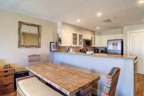 Dining area - Share meals and laughter in the cozy dining area