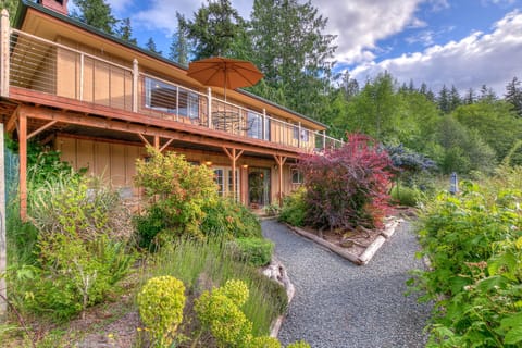 Cedar Field Vacation House on Orcas Island