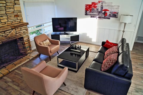 Living room with vaulted celing