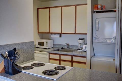 In unit washer and dryer available