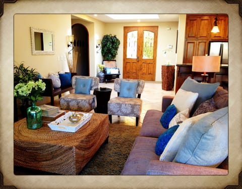 Open Floorplan with Sky-Light in Foyer.