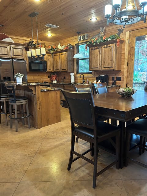 Kitchen/Dining area