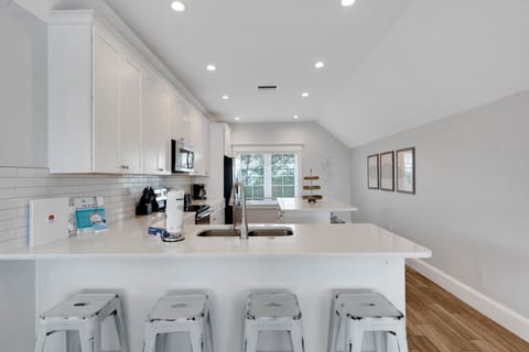 Kitchen, Breakfast Bar